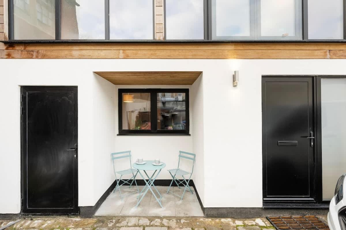The Upside Down Eco House Villa Bristol Buitenkant foto